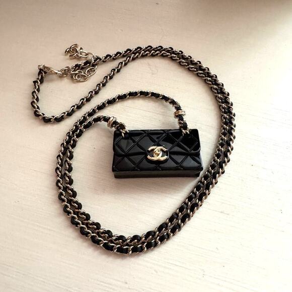 Chanel Modern Black Classic Flap Quilted Turnlock Necklace 15-16" Drop Belt B23C - Picture 1 of 11